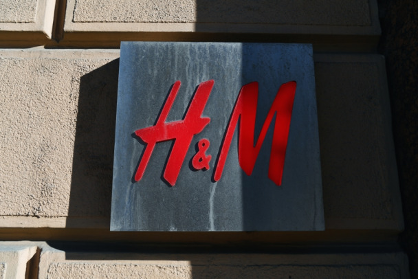 H&M        