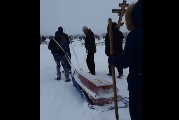 Фото, видео: прошли закрытые похороны актера Алексея Янина - Российская газета