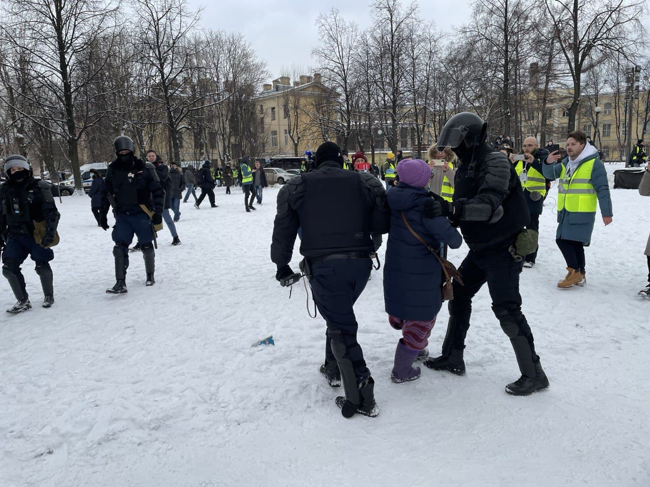 47 ньюс ленинградская область. Пионерская площадь Санкт-Петербург повешанные. Пионерская площадь СПБ 1885. Пионерская площадь Санкт-Петербург сегодня.