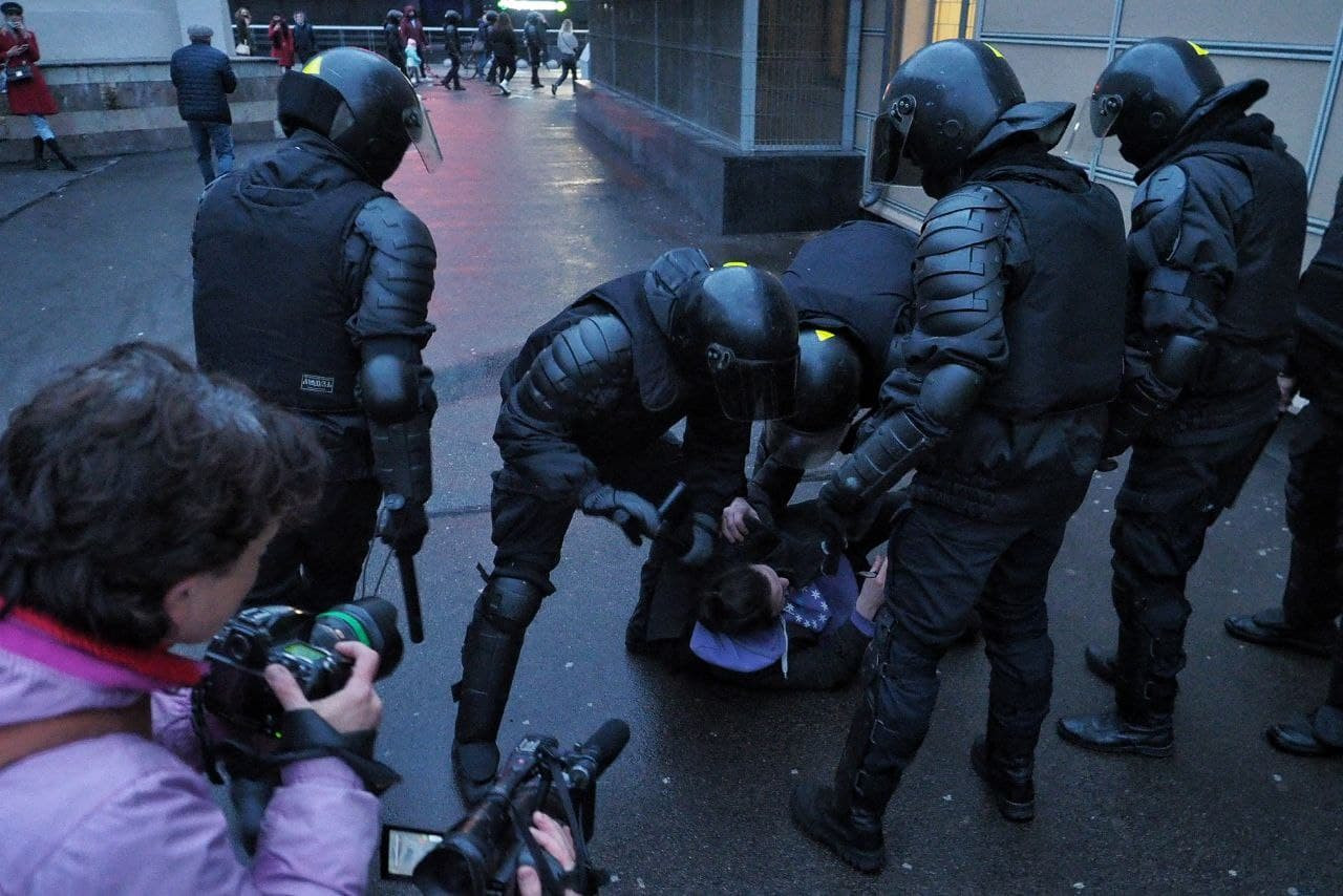 Против участвовать. Задержания в Петербурге митинг 21 апреля. Жесткие задержания на митинге СПБ.