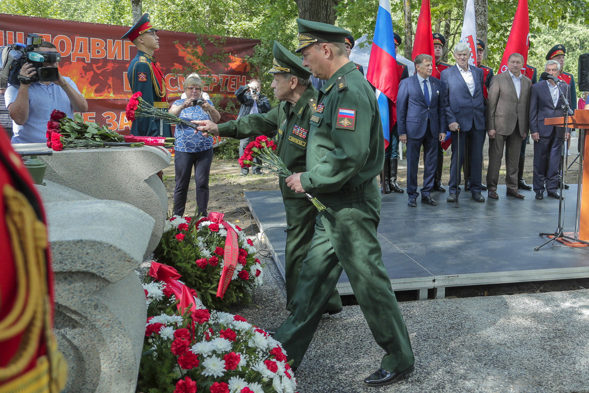 Танк из камня и стали увековечил память советских танкистов, в августе 1941  погибших под Волосово › Статьи › 47новостей из Ленинградской области