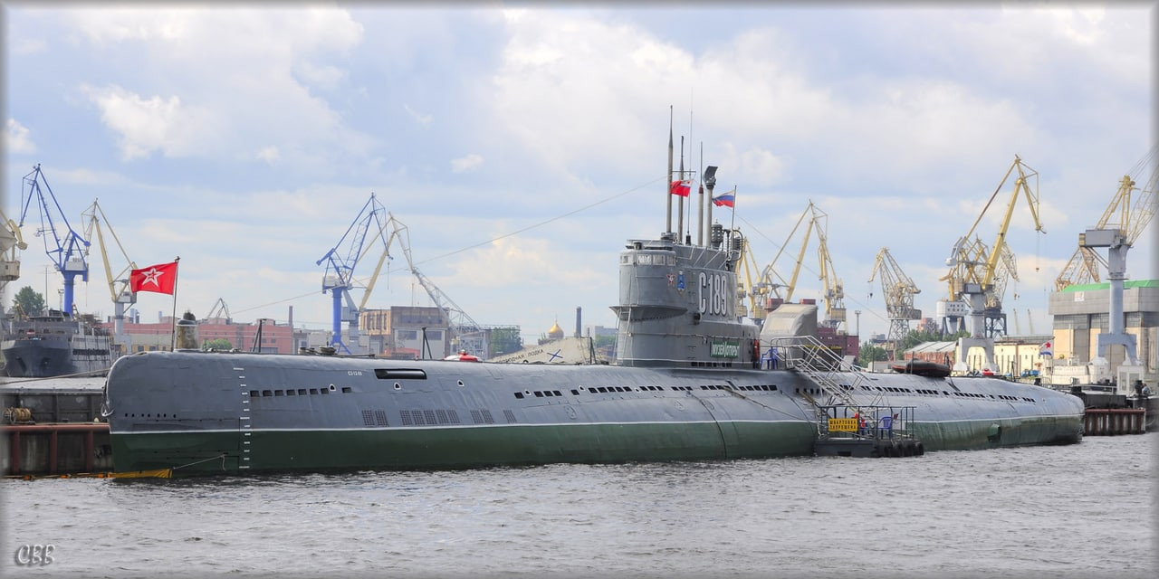 Музей подводная лодка с 189. С-189 подводная лодка музей. Музей подводная лодка с-189 СПБ. Музей подводной лодки с-189 в Санкт-Петербурге (СПБ). Подводная лодка на набережной лейтенанта Шмидта.