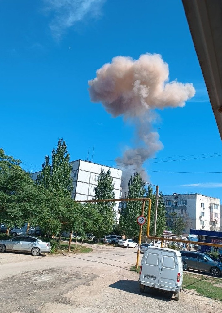 Взрывы в крыму сегодня сейчас. Взрывы в Крыму. Крым взрывы сейчас.