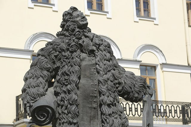 Трезини. Молодой Трезини. Памятник Трезини в Санкт-Петербурге. Я молодой Трезини.