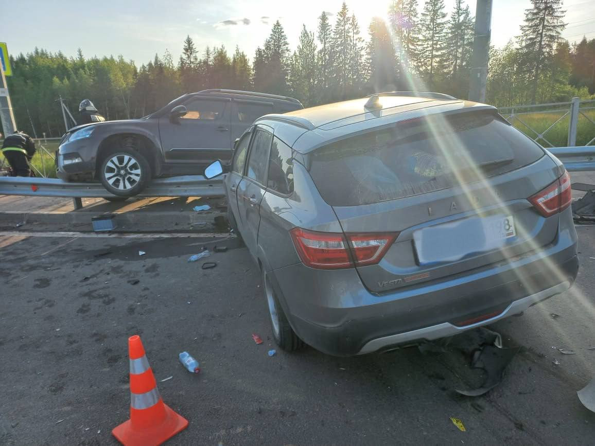 Один человек погиб и четверо пострадали в аварии у Пикалево – фото |  11.06.2023 | ЛенОбласть - БезФормата