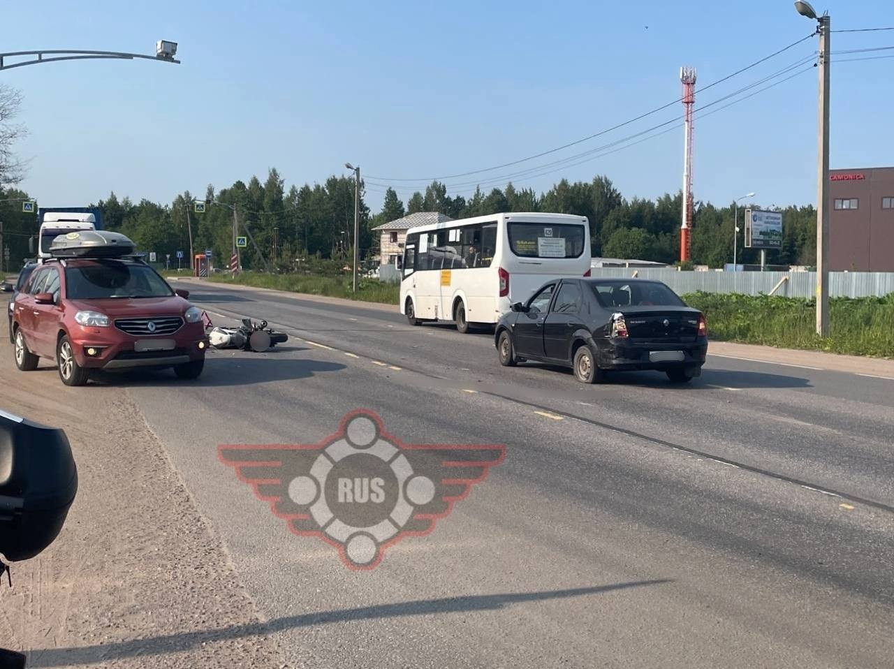 Рено», «Лифан» и мотоцикл не поделили дорогу под Всеволожском. Пилот байка  в больнице со сломанной ногой | 14.06.2023 | ЛенОбласть - БезФормата