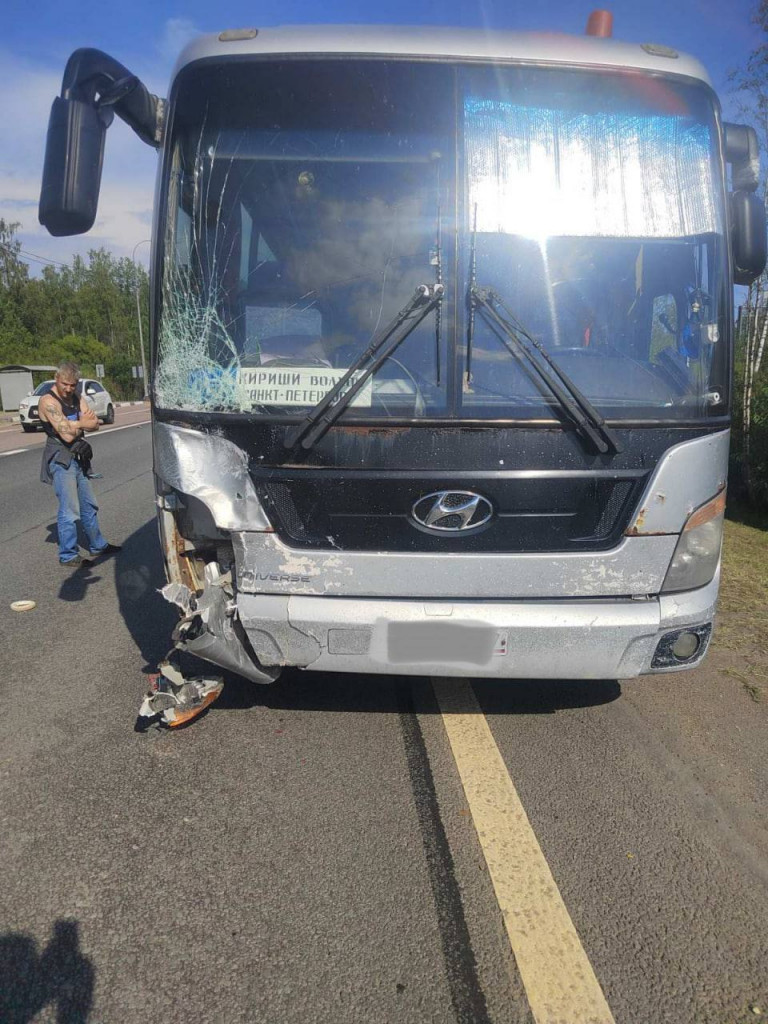 Фото: Рейсовый автобус влетел в «Киа», пропускавшую пешехода на «Коле».  Есть погибший › Статьи › 47новостей из Ленинградской области