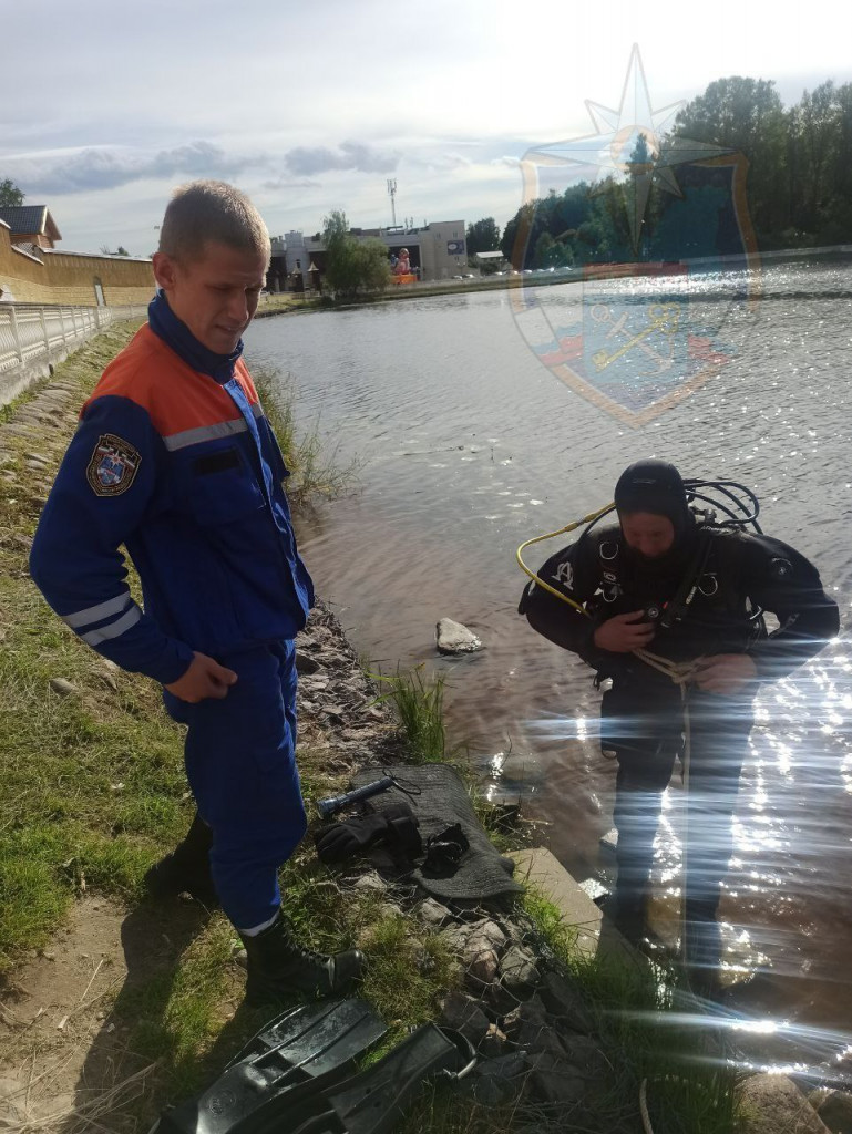 Утонувшего достали из карьера в Колтушах. Его искали водолазы | 12.07.2023  | ЛенОбласть - БезФормата