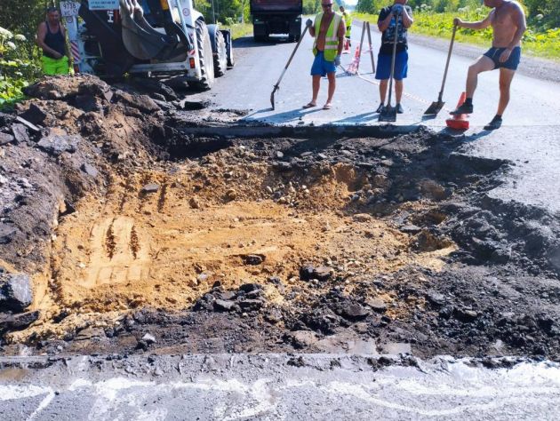 Прокол на «проколе». Свежий асфальт под Киришами просел из-за газовой ...