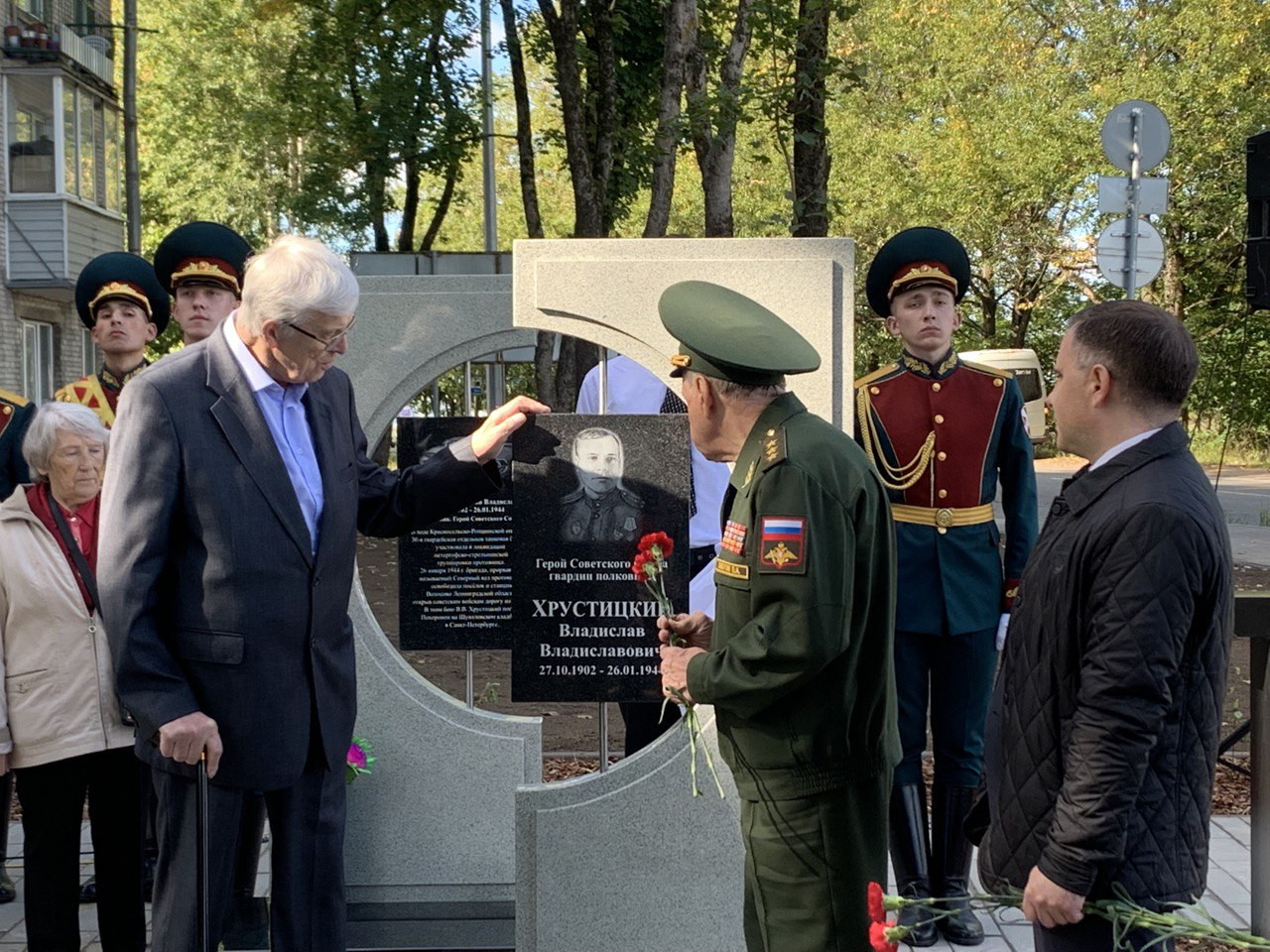 Фото и видео: В Волосово открыли памятный знак танкисту Хрустицкому ›  Статьи › 47новостей из Ленинградской области