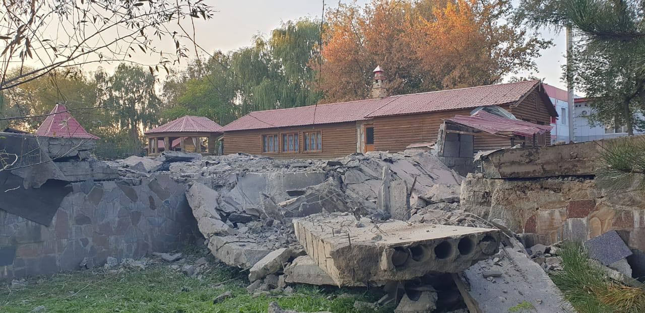 По отелю в Енакиево ударили “Хаймарсами”. Там живут чиновники Ленобласти  (фото) | 29.09.2023 | ЛенОбласть - БезФормата