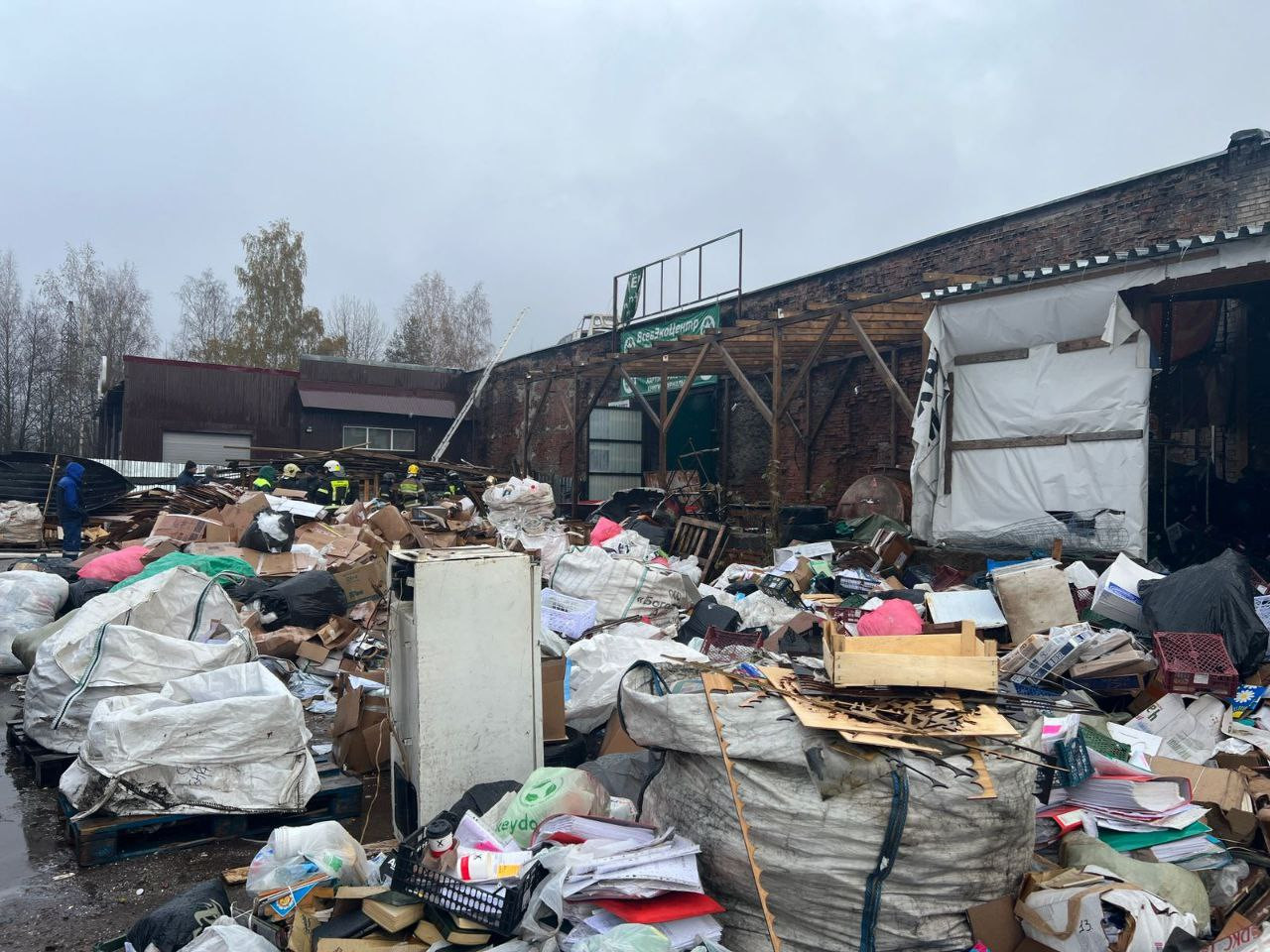 Во Всеволожске сгорел склад со вторсырьем (фото) | 02.11.2023 | ЛенОбласть  - БезФормата