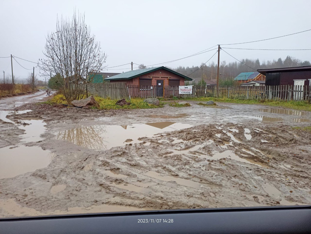 Большая вода не уходит из деревни под Приозерском, где затопило мост (фото)  › Статьи › 47новостей из Ленинградской области