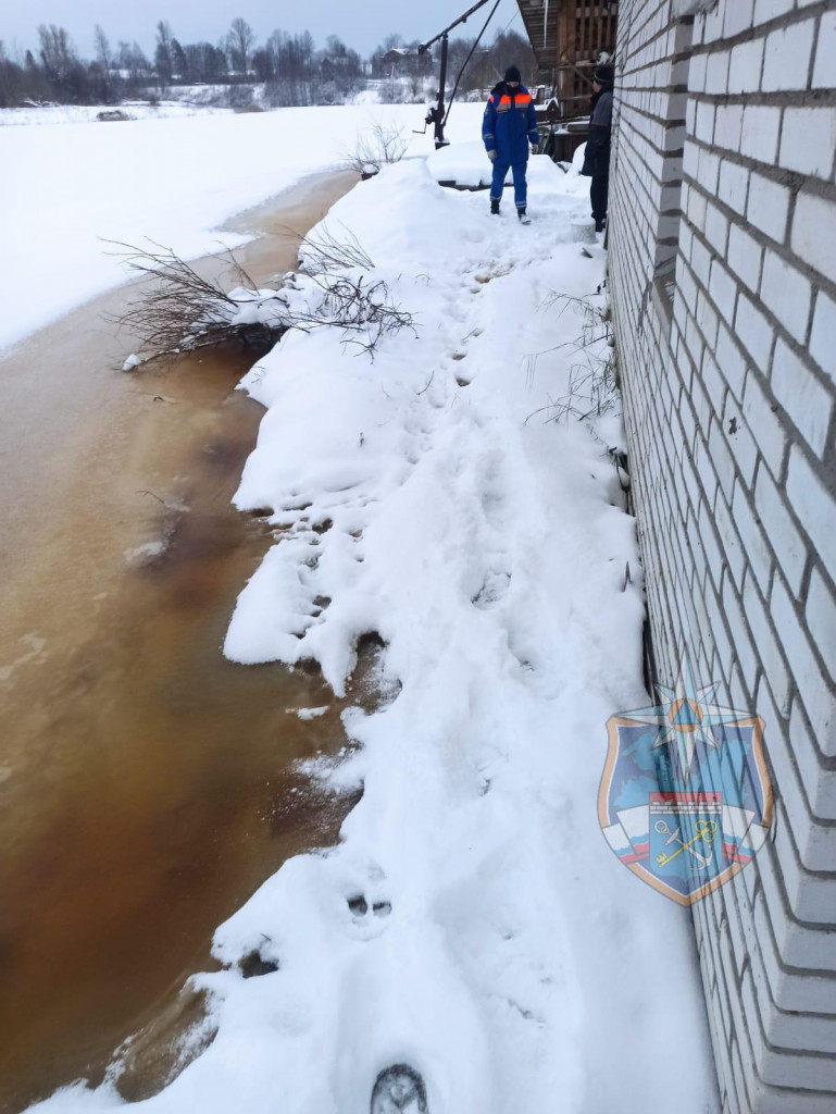 Жилой дом и дорогу затопило из-за подъема воды в Тосне (фото) | 15.12.2023  | ЛенОбласть - БезФормата