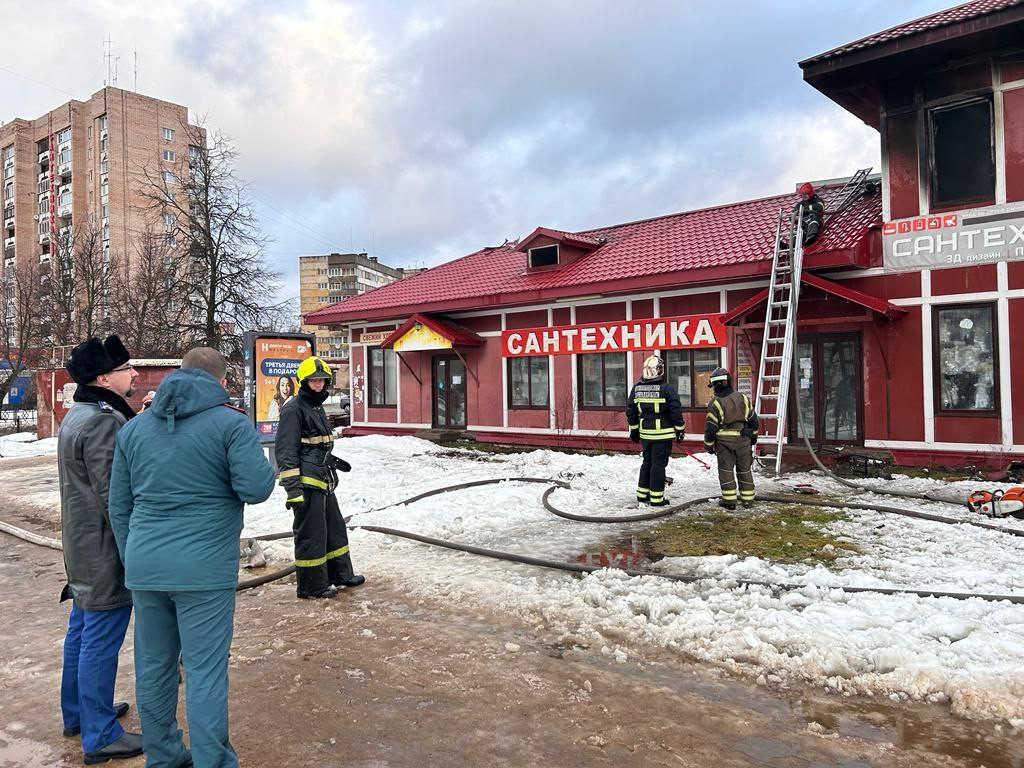 К пожару на городском рынке в Кингисеппе могла привести аварийная работа  электросети | 19.12.2023 | ЛенОбласть - БезФормата