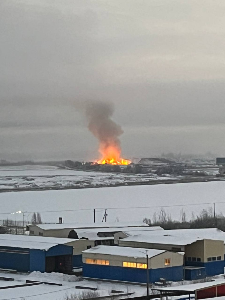 На Волхонском шоссе горят щепки на 1200 «квадратах» - видео, фото