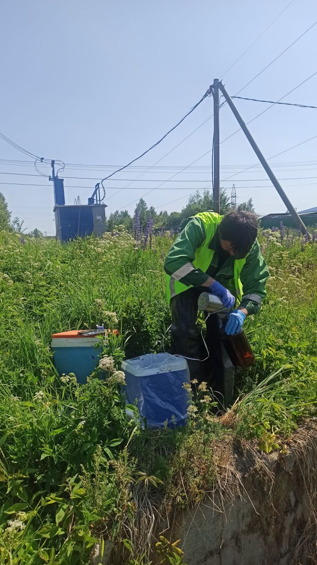 Машины-ассенизаторы разгружаются во Мге 29 декабря 2023 г. › Статьи ...