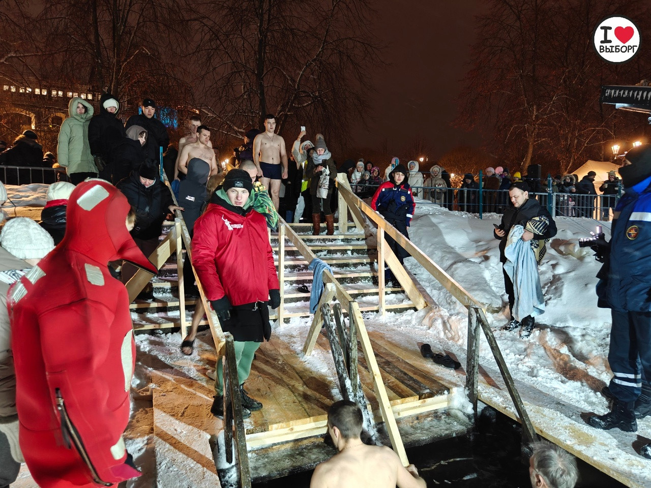 Фото: Первые крещенские купания в Ленобласти | 18.01.2024 | ЛенОбласть -  БезФормата