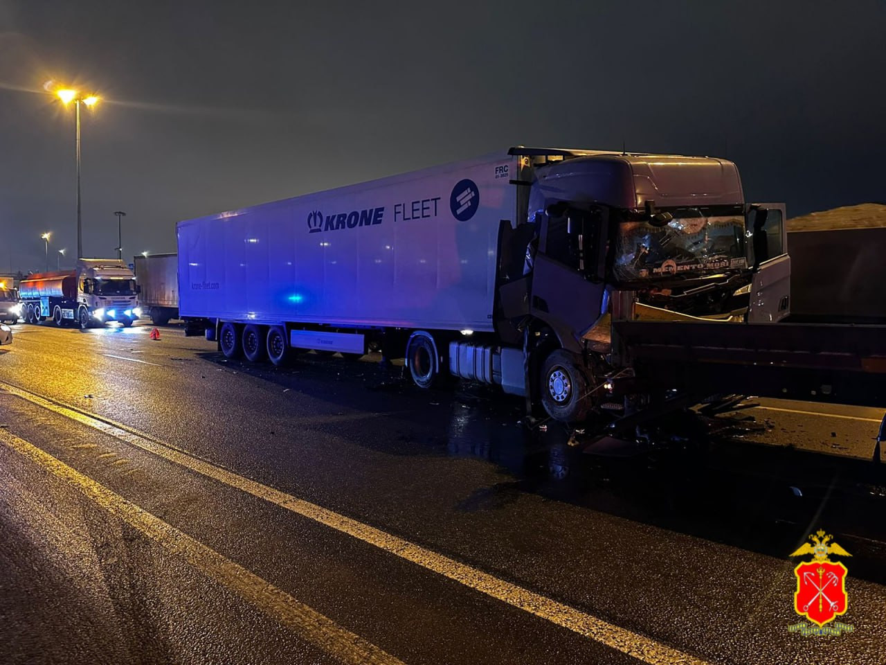 В аварии на КАД водитель стоявшего 