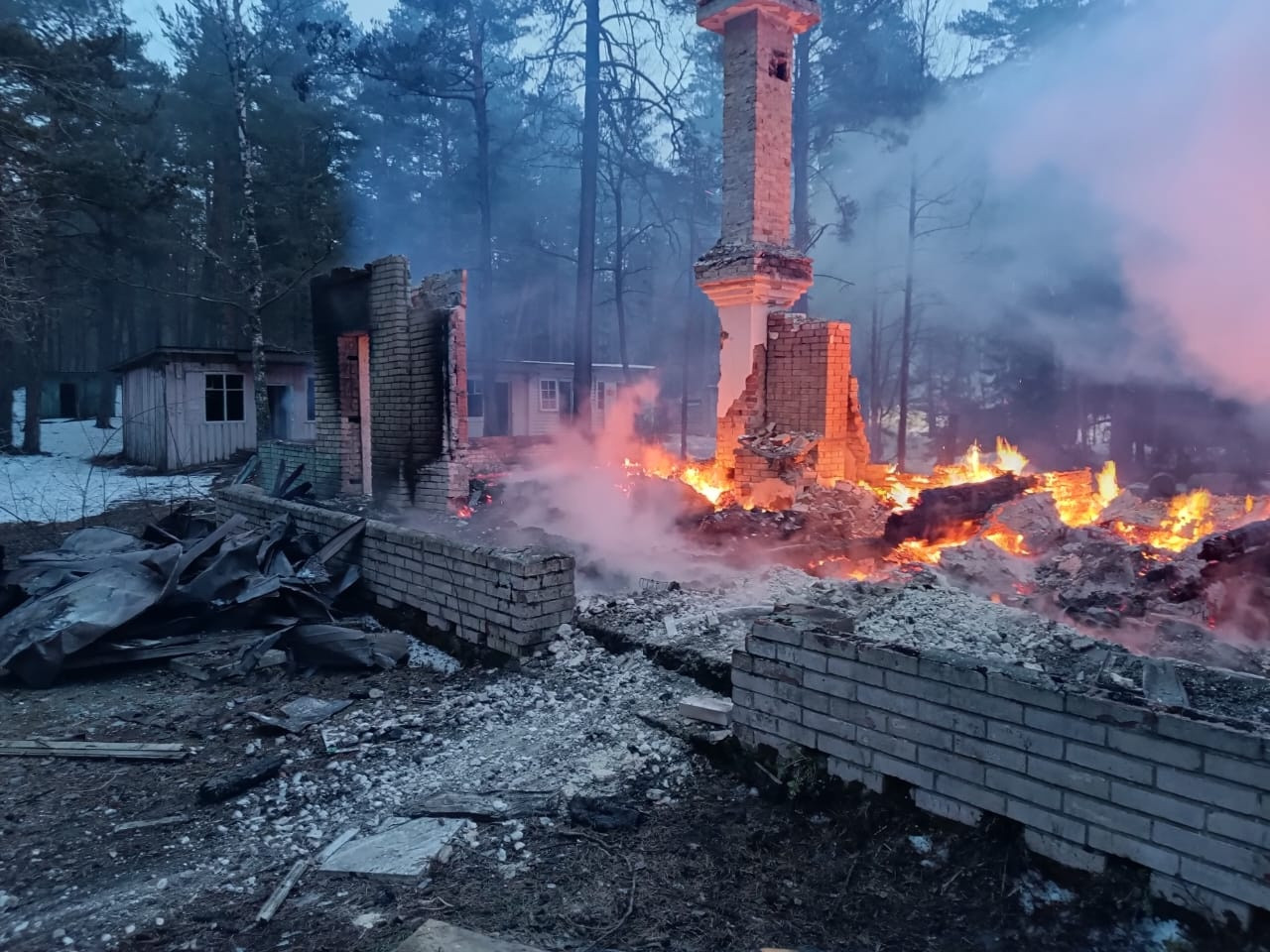 Что осталось от корпуса детского лагеря «Чайка» под Сосновым Бором - фото |  29.01.2024 | ЛенОбласть - БезФормата