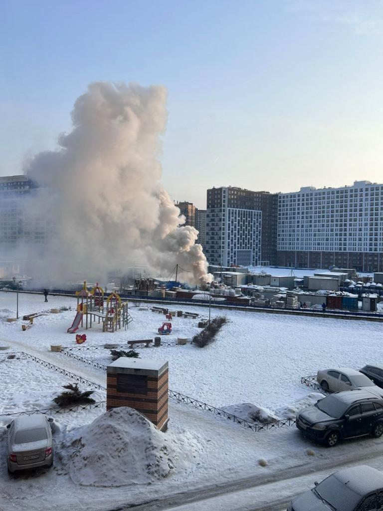 На стройке в Мурино горел мусор. Дым было видно далеко - фото, видео ›  Статьи › 47новостей из Ленинградской области