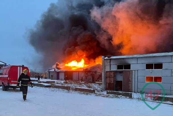 Пожар на коммунаров. 2022. Фабрика фанема коммунар. Пожар на заводе «коммунар». Пожар на коммунаров.