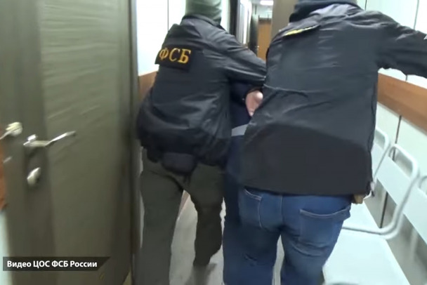Нападение на псковских. Нападение на сотрудника полиции. Россия полиция суд.