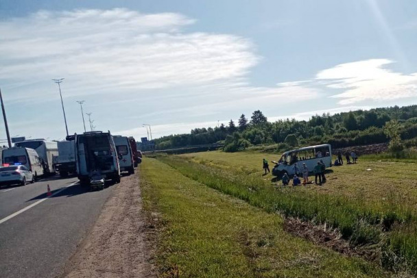 Фото и видео: на Нарве автобус из Таллина столкнулся с Газелью. Двое погибли, шесть человек в больнице