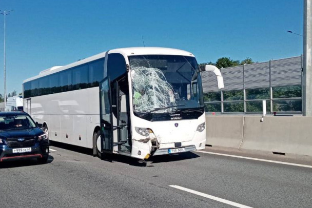 После ДТП на Нарве с автобусом из Таллина и Газелью-развозкой возбуждено уголовное дело