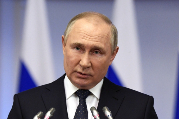 Путин поручил внешней разведке оберегать сограждан и развивать промышленность России