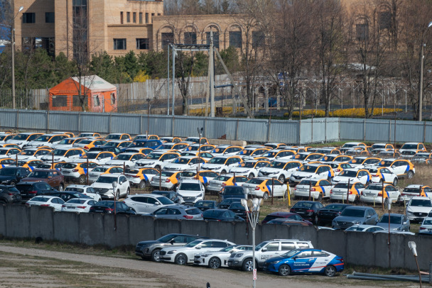 Автоэксперт посоветовал россиянам не планировать покупку автомобиля ближайшие полтора  два года