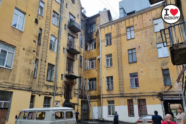 Видео и фото: В доме-памятнике в центре Выборга горели 100 
