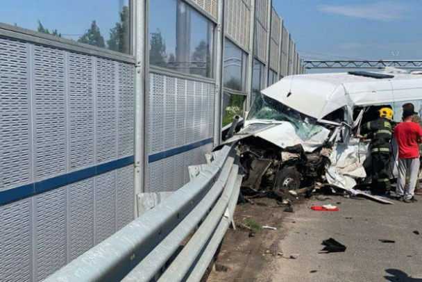 Количество пострадавших в ДТП с маршруткой на Киевском шоссе выросло до 14, среди них двое детей