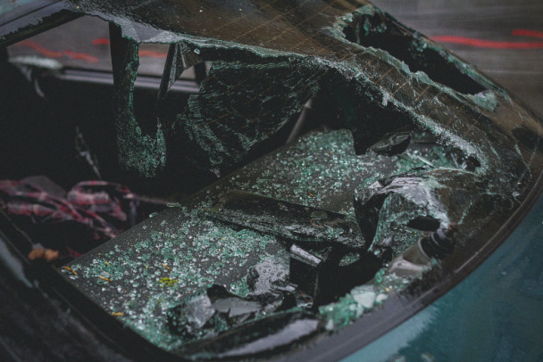 Видео: На КАД у Меги Парнас - массовая авария. Погибла водитель Опеля, ее питомца вызволяли из машины