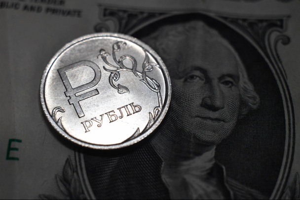 Инвестиционный аналитик рассказал, когда начнётся обвал рубля