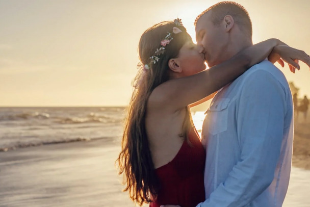 Скандальте дважды в месяц и целуйтесь дважды в день: названы 50 составляющих счастливого брака