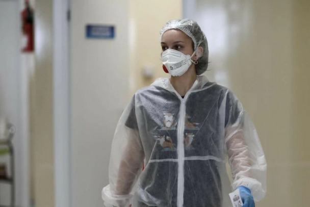 В России выявили более 9,5 тысяч случаев коронавируса за сутки, в Ленобласти  менее ста