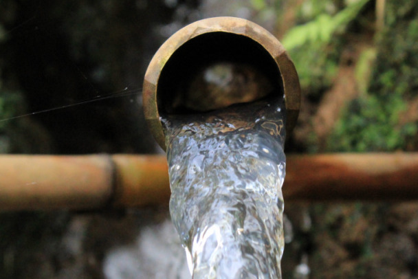 Авария на очистных отключила холодную воду в Киришах