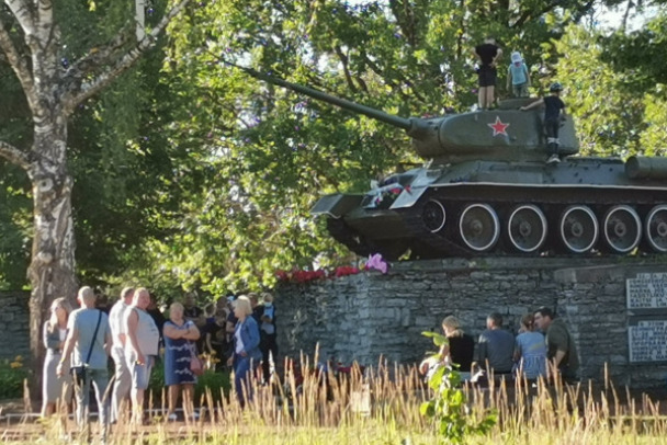 Власти Ленобласти готовы принять в Ивангороде советский Т-34 из Нарвы