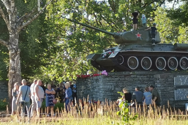 Депутаты Нарвы решили снести памятник советскому Т-34