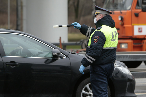 На Южном полукольце патруль ГИБДД задержал пьяных угонщиков такси из Шлиссельбурга