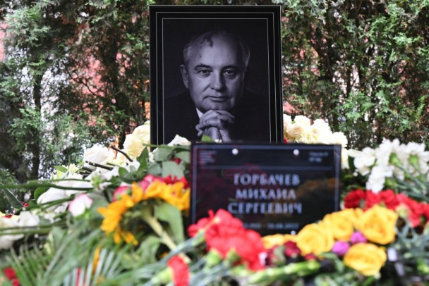Михаила Горбачева похоронили на Новодевичьем кладбище. Гражданская панихида длилась четыре часа