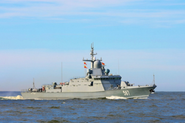Малый ракетный корабль «Мытищи» возвращается из Белого моря через Беломорканал, Ладогу и Неву