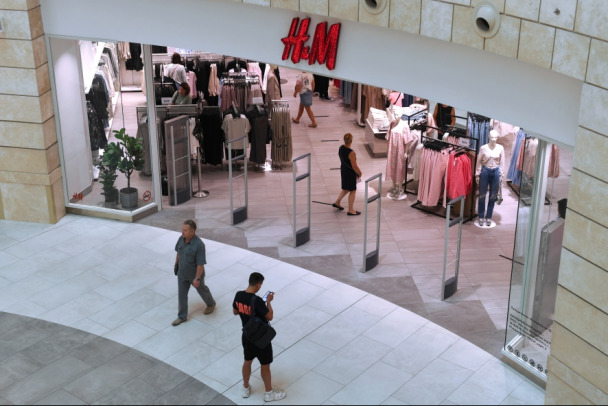 В H&M уточнили, когда закроют магазины в России