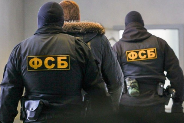 ФСБ задержала подозреваемых в подготовке теракта в Выборге. Они хотели сжечь здание Минобороны