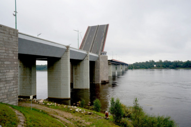 Проход судов разведет Ладожский мост и остановит Колу в начале недели