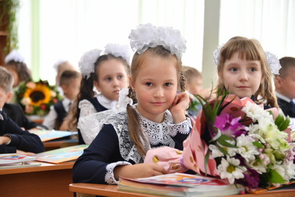 Госдума приняла закон о единых общеобразовательных программах в школах