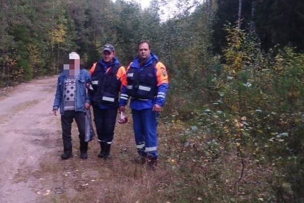 Заблудившихся пенсионеров выводили из леса у Лодейного Поля и Кутузовского