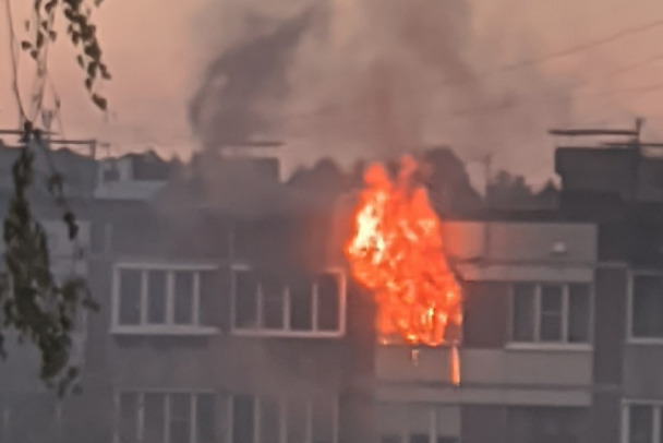 Двух взрослых и детей эвакуировали из горящей квартиры во Всеволожске  фото