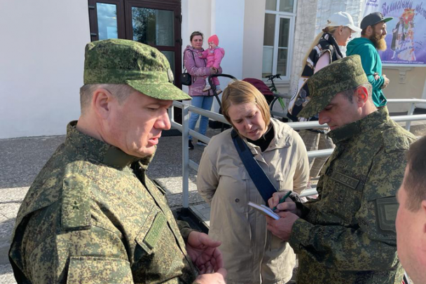 Дрозденко потребовал от глав районных администраций и военкоматов оперативно устранить нарушения инструкций при частичной мобилизации